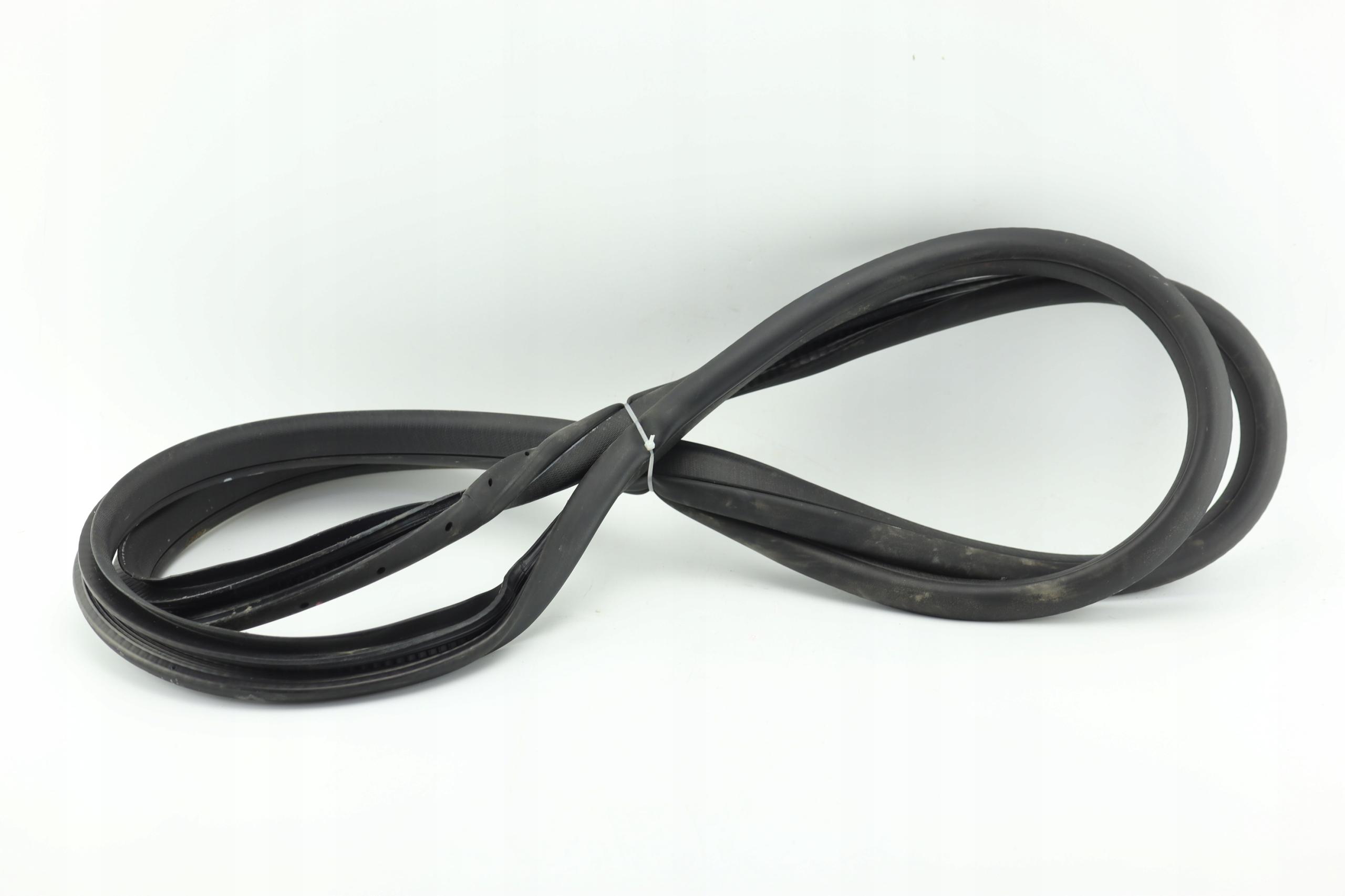 Уплотнитель двери левый передний MERCEDES A W176