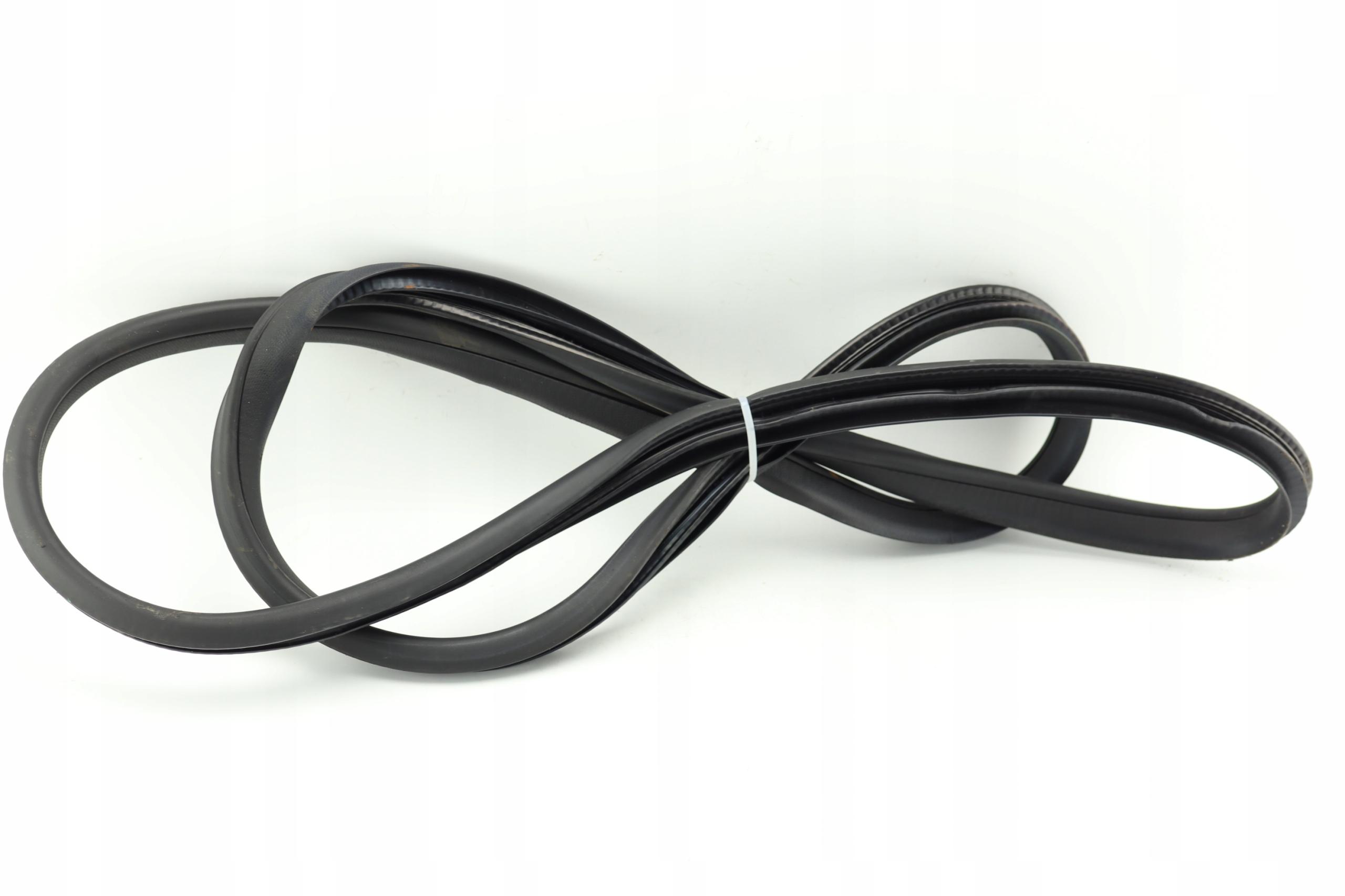 Ущільнювач двері лівий передній MERCEDES A W176