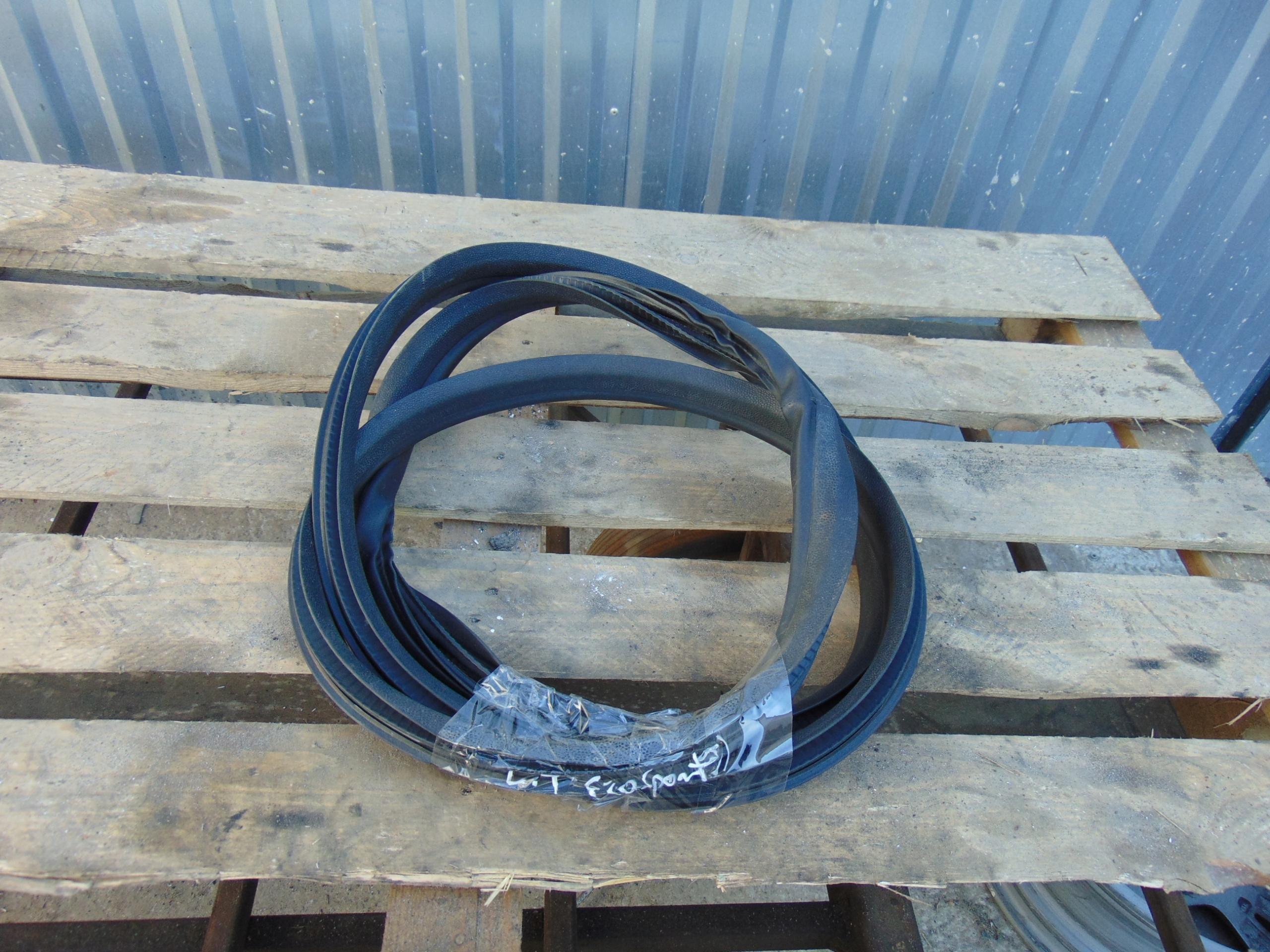 УЩІЛЬНЕННЯ ДВЕРЕЙ ЛІВИЙ ЗАДНІЙ FORD ECOSPORT MK2 LIFT