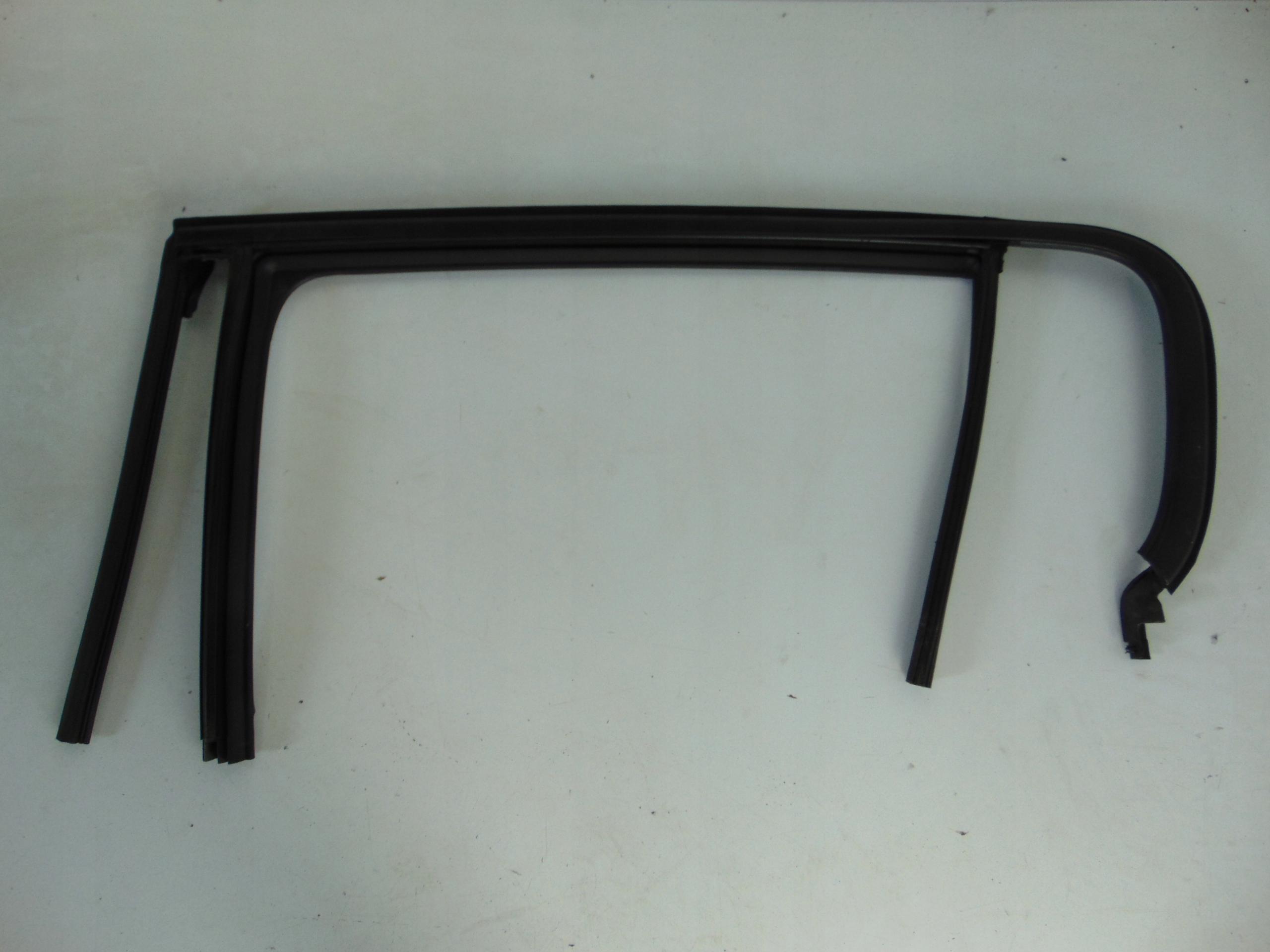 9677887480 - Уплотнитель двери левый задний PEUGEOT 308 T9 HB