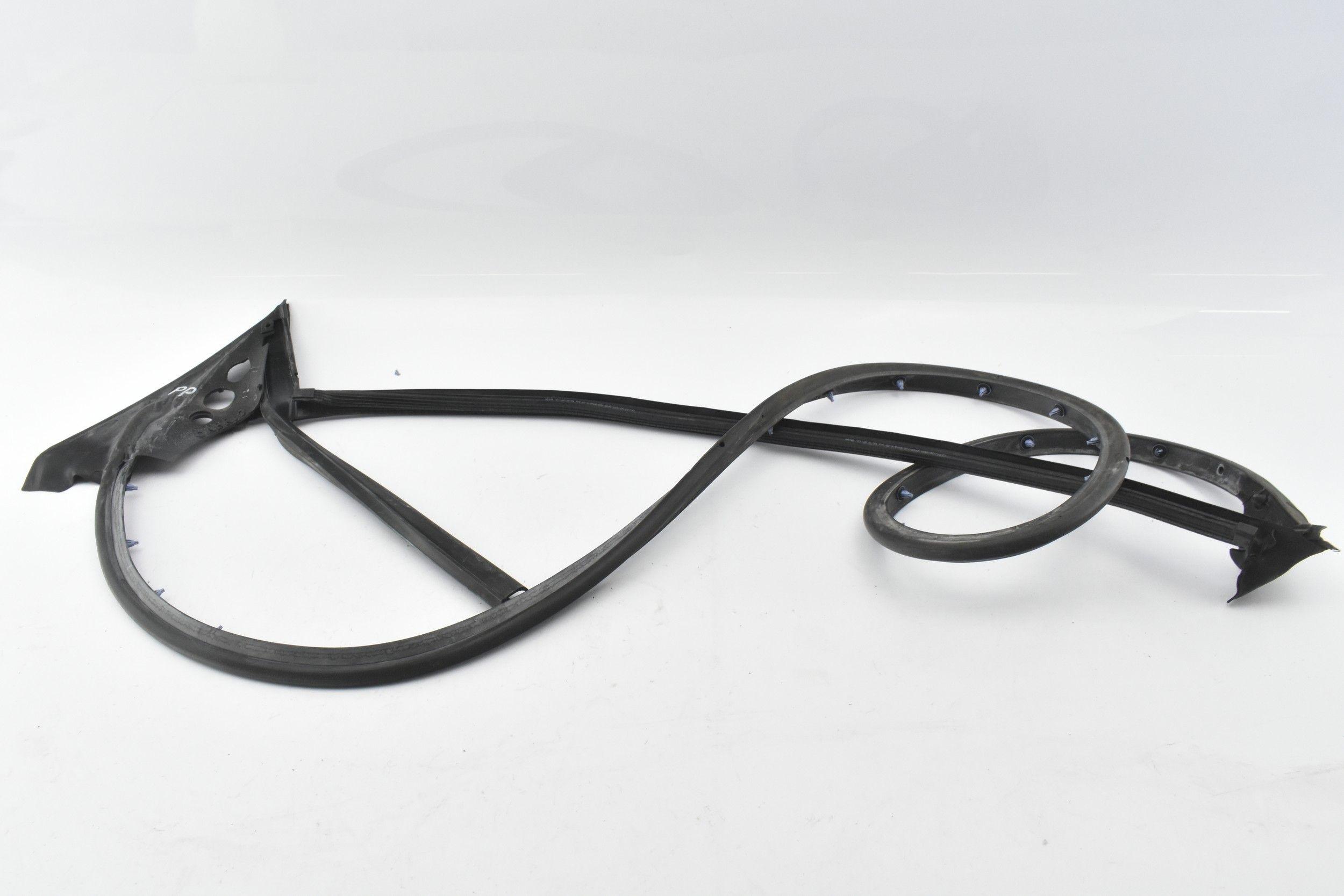 8F0837912A 8F0837912B - Ущільнювач правої двері 8f0837912d A5 8T 8F кабріолет