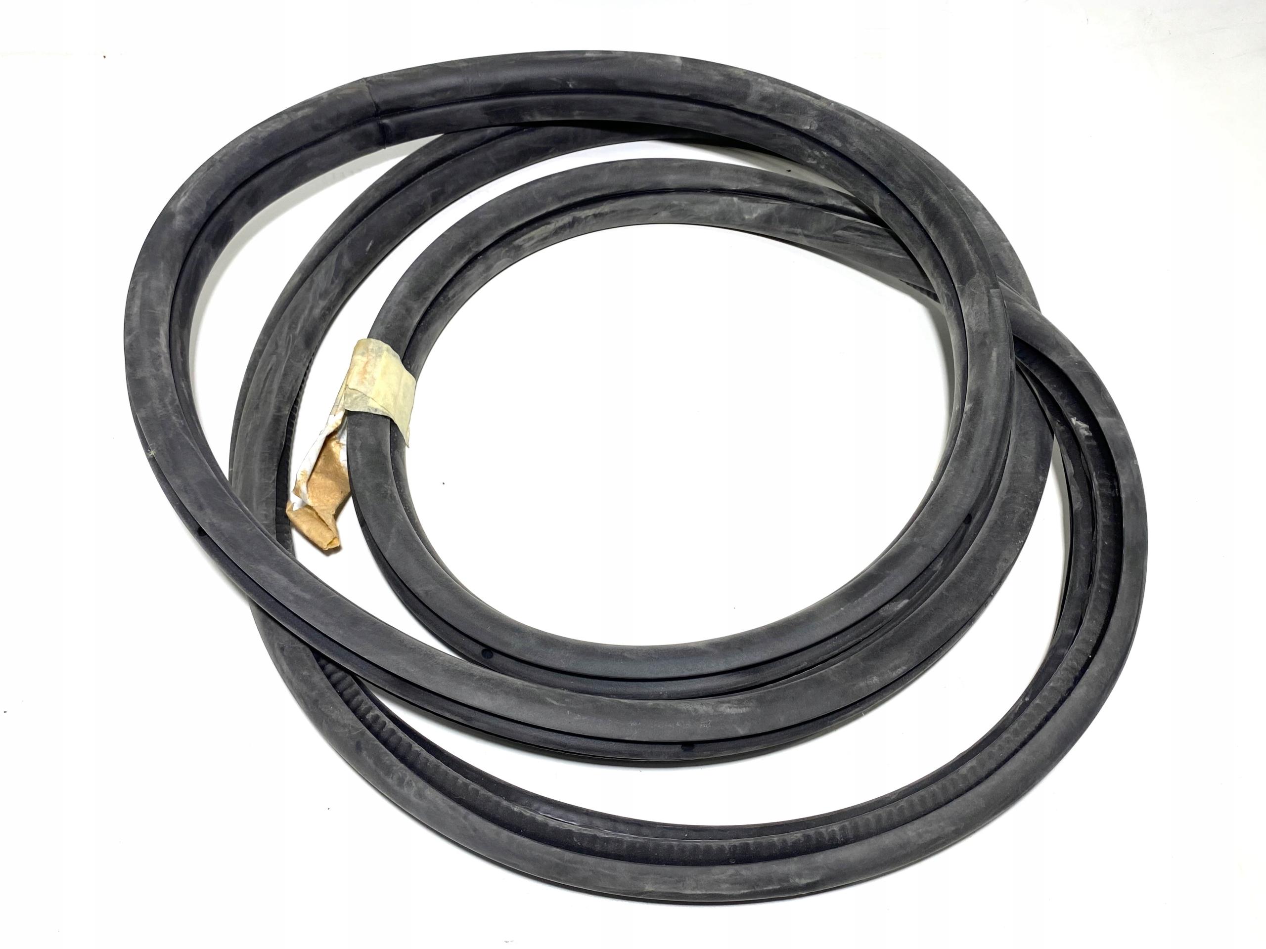 Уплотнитель двери П ПД BMW F30 F80 7303968