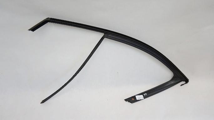 Уплотнитель передней правой двери CITROEN C3 III