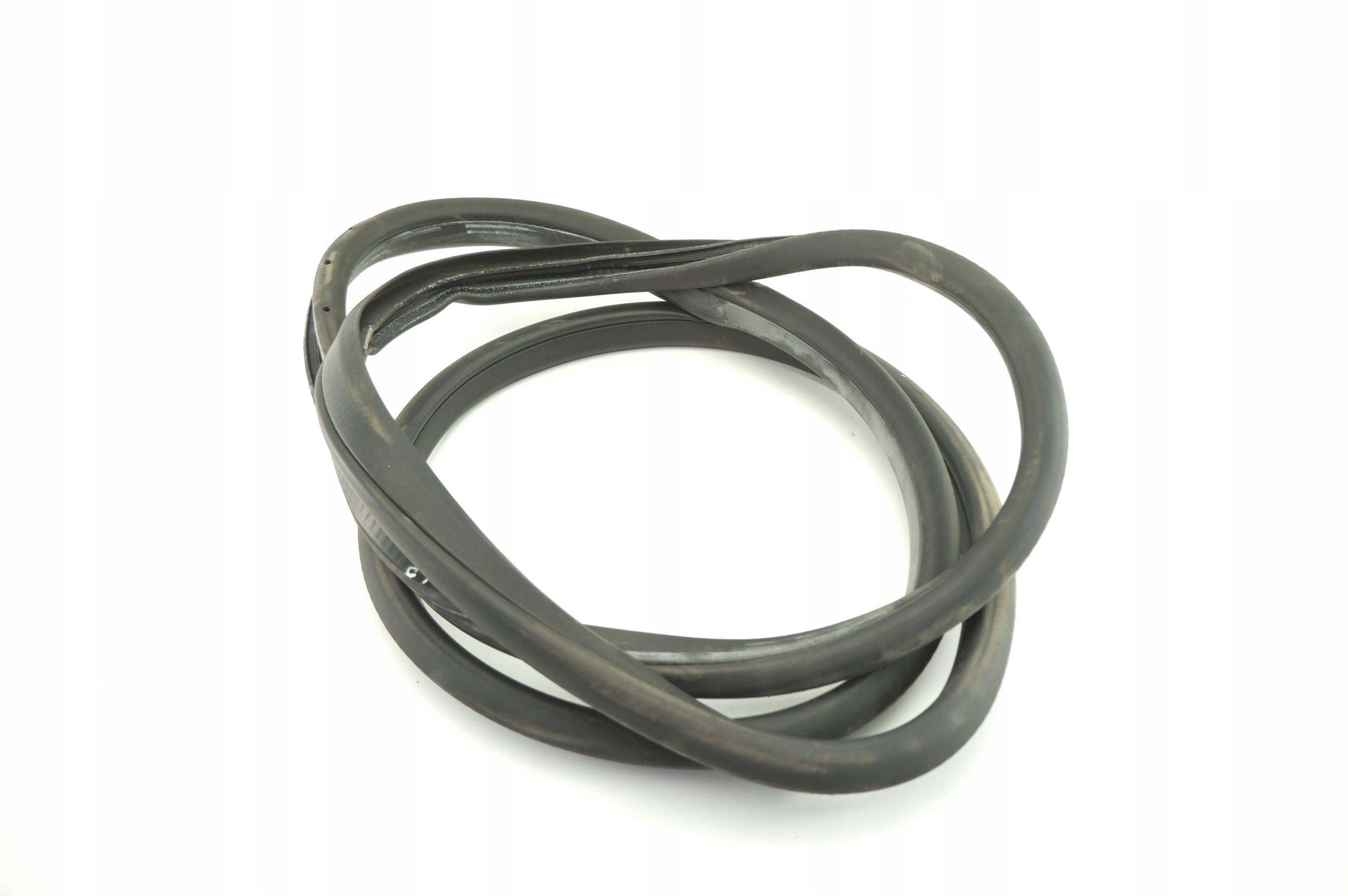 358901 - Уплотнитель двери правый передний MERCEDES-BENZ A W176