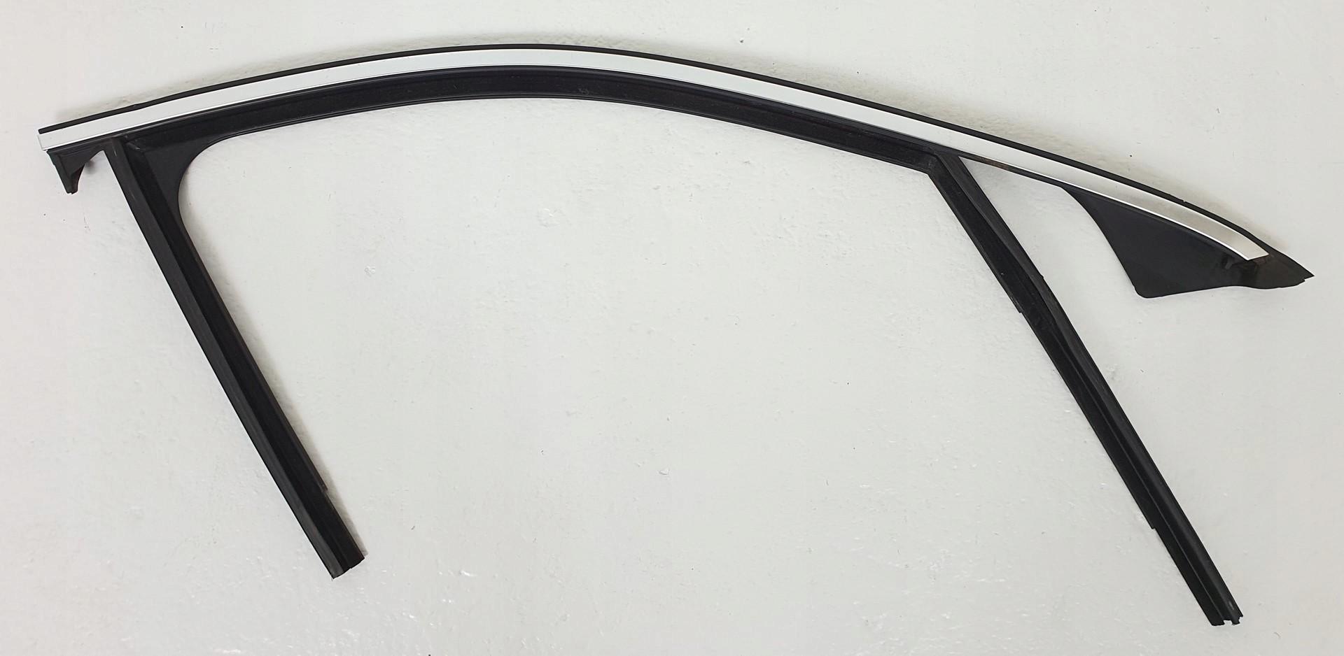 Ущільнення дверей правий передній MERCEDES GLC W253