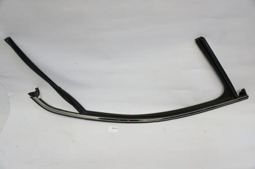 Уплотнитель передней правой двери PEUGEOT 308 T9 SW GT