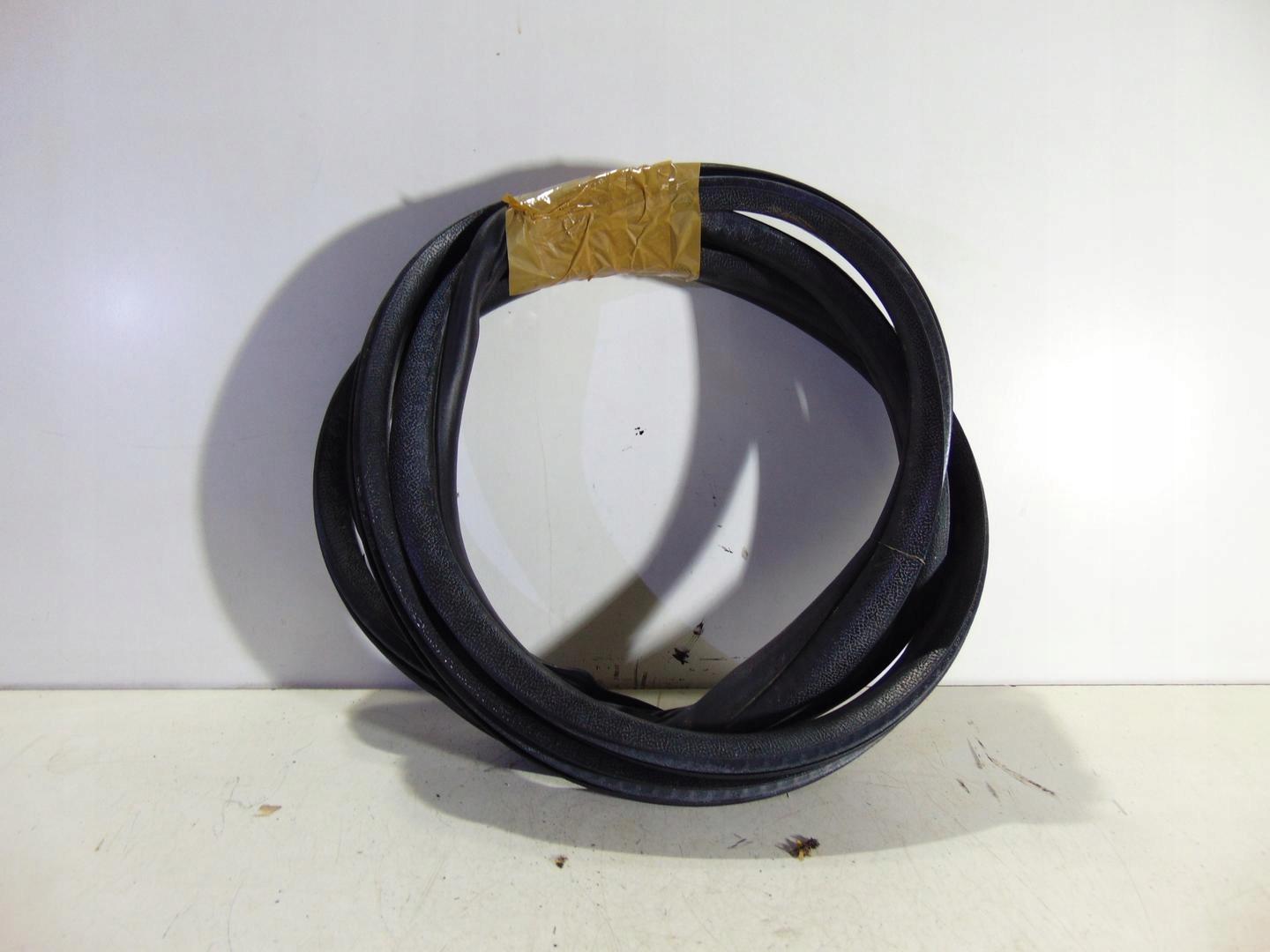 УПЛОТНИТЕЛЬ ДВЕРИ ПРАВЫЙ ПЕРЕДНИЙ PEUGEOT 5008 И