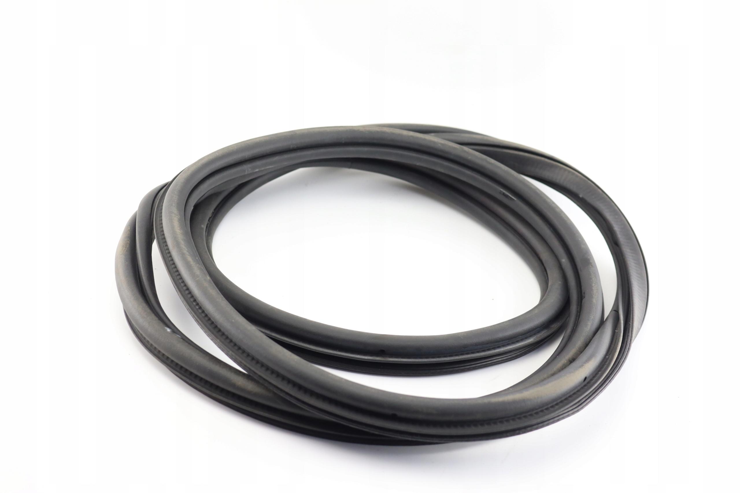 УПЛОТНИТЕЛЬ ДВЕРИ ПРАВЫЙ ПЕРЕДНИЙ SEAT ARONA