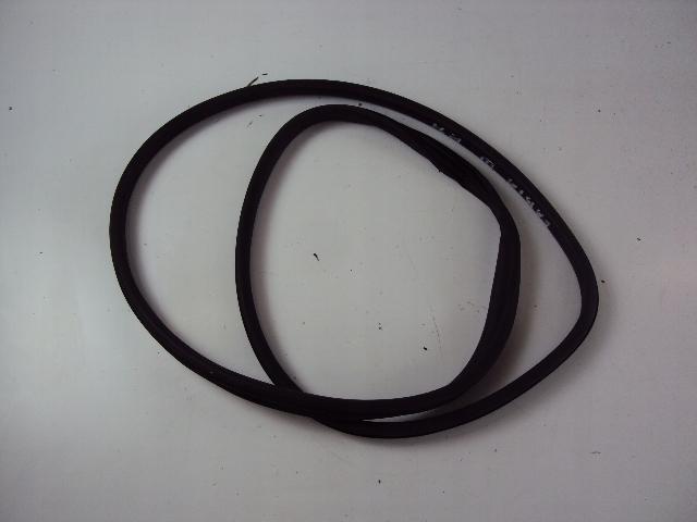 УПЛОТНИТЕЛЬ ПЕРЕДНЕЙ ПРАВОЙ ДВЕРИ SKODA FABIA III HB 17R