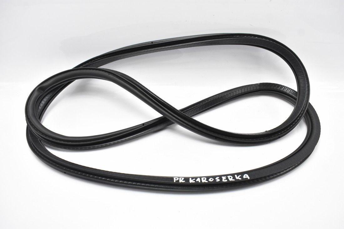 32229226 - Уплотнитель передней правой двери VOLVO V60 II 18-