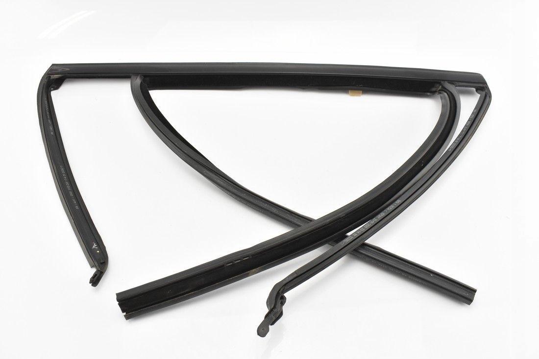 Уплотнение двери п зд 7393448 BMW X3M F97 G01