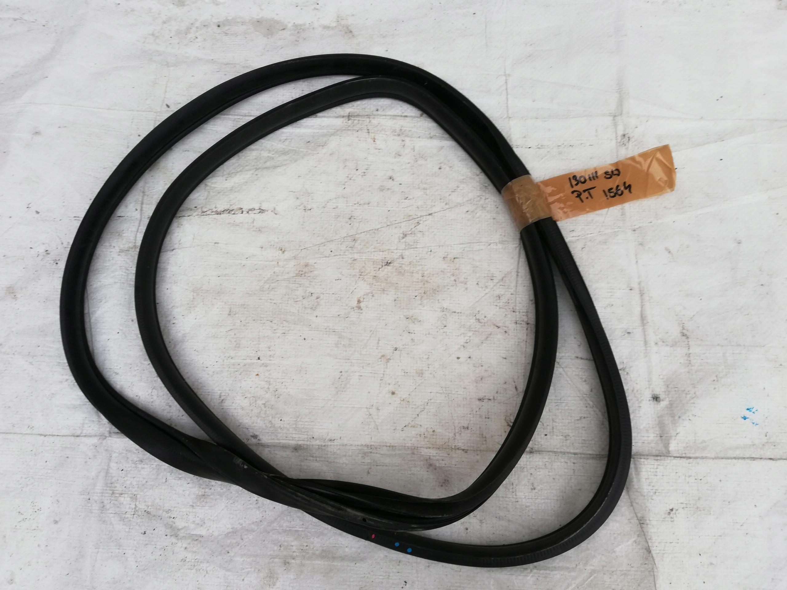 Ущільнювач дверей правий задній HYUNDAI i30 III 17-Універсал