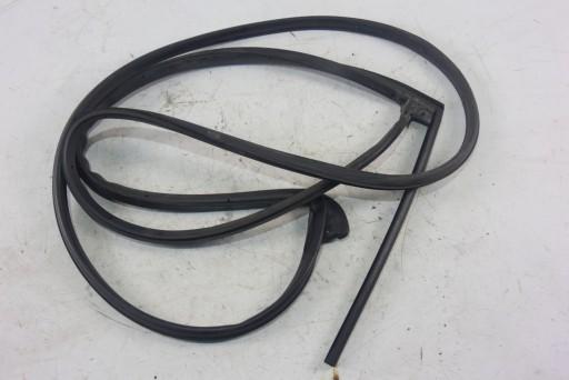 10-15 - УПЛОТНИТЕЛЬ ДВЕРИ ПРАВЫЙ ЗАДНИЙ KIA SPORTAGE III