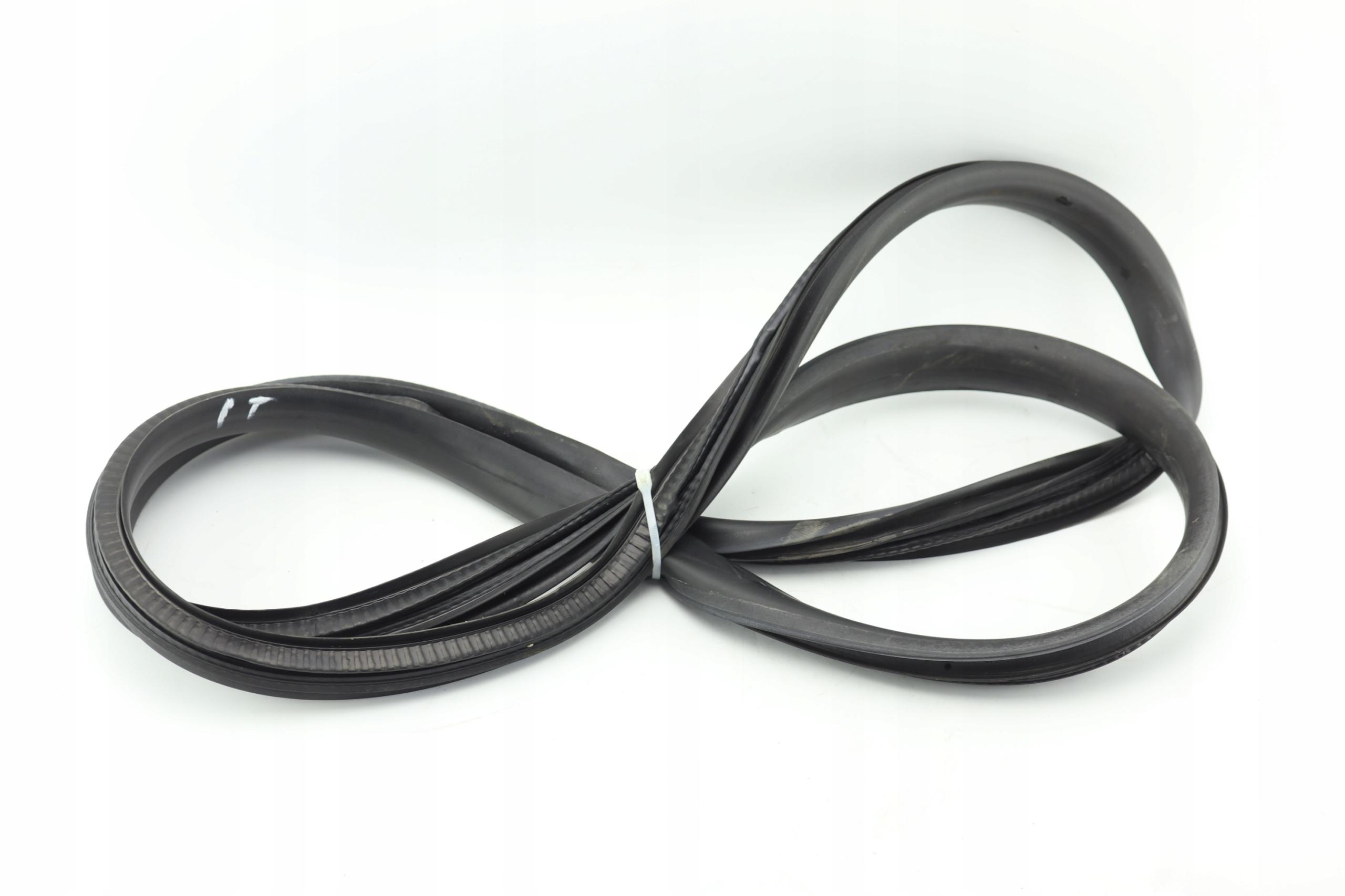 УЩІЛЬНЮВАЧ ДВЕРЕЙ ПРАВИЙ ЗАДНІЙ RENAULT MEGANE IV HB