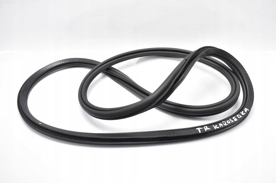 32229227 - Уплотнитель двери правый задний VOLVO V60 II 18-