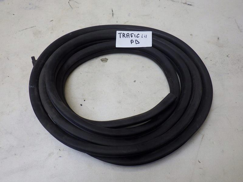 УЩІЛЬНЕННЯ РОЗСУВНИХ ДВЕРЕЙ ПРАВОРУЧ TRAFIC III