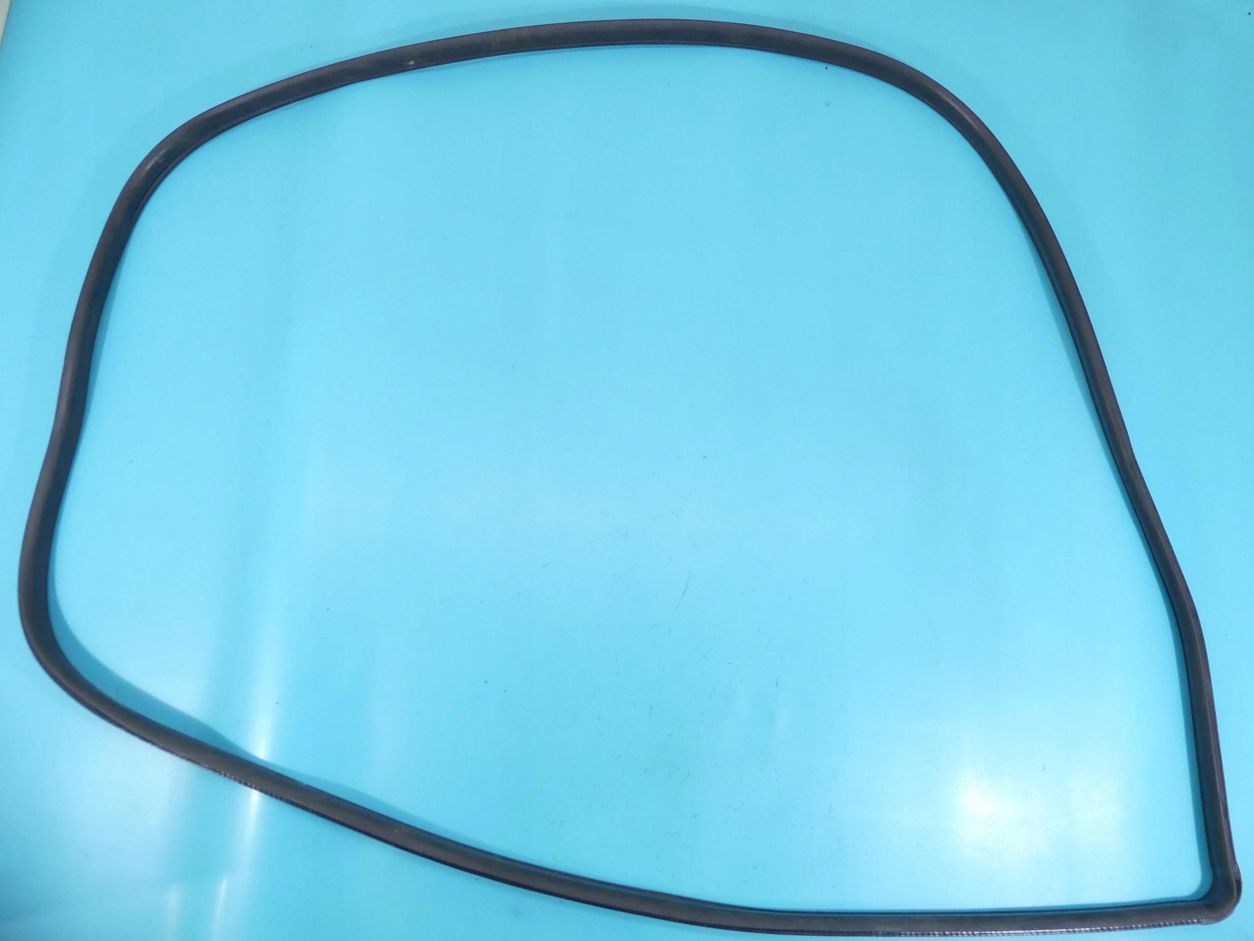 УЩІЛЬНЮВАЧ ПЕРЕДНЬОЇ ЛІВОЇ ДВЕРІ ВОДІЯ HONDA CRZ CR-Z