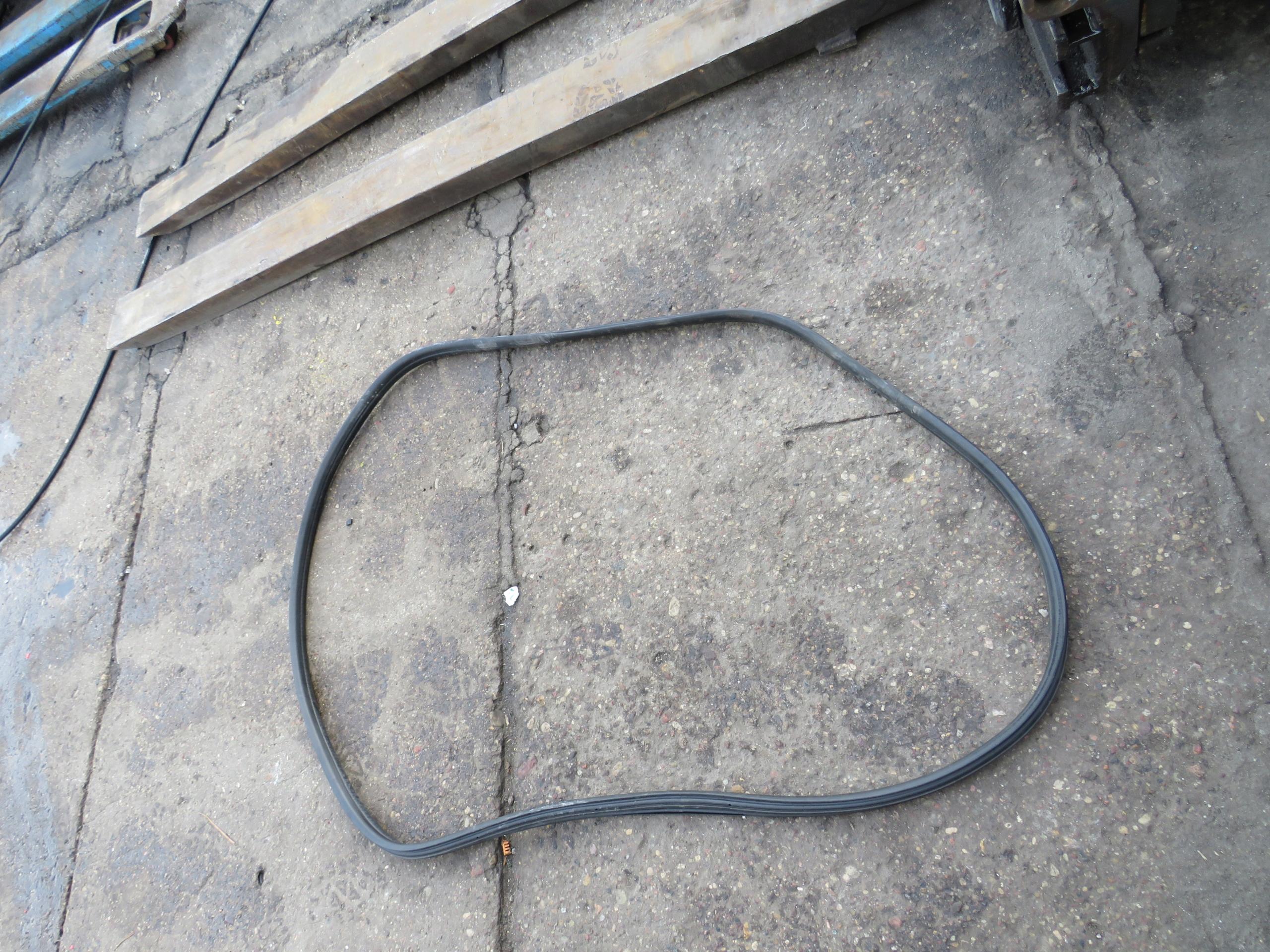 УПЛОТНИТЕЛЬ ПЕРЕДНЕЙ ДВЕРИ PEUGEOT 3008 5008