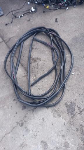 УЩІЛЬНЕННЯ ДВЕРЕЙ ПЕРЕДНЯ ЗАДНЯ ЗАСЛІНКА DACIA SANDERO III