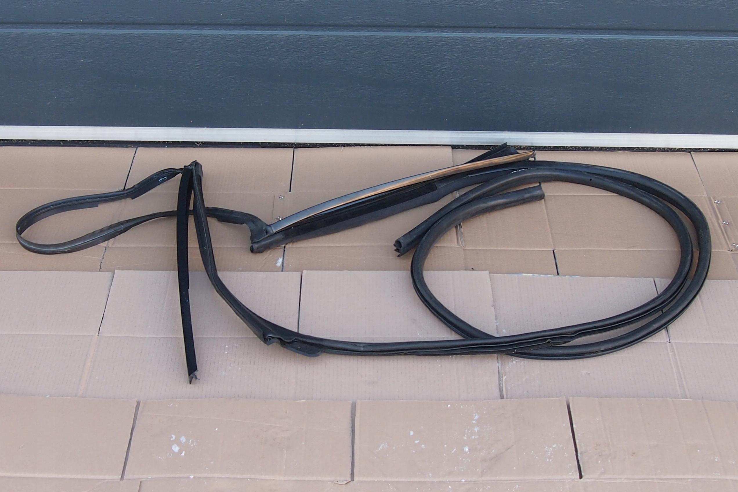 Ущільнювач двері скла пд BMW E46 кабріолет M-PAKIE