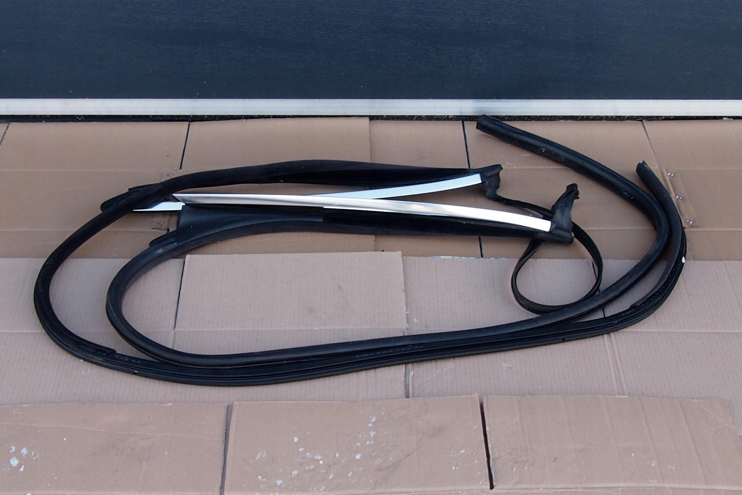 Ущільнення двері скла ПД BMW E46 кабріолет