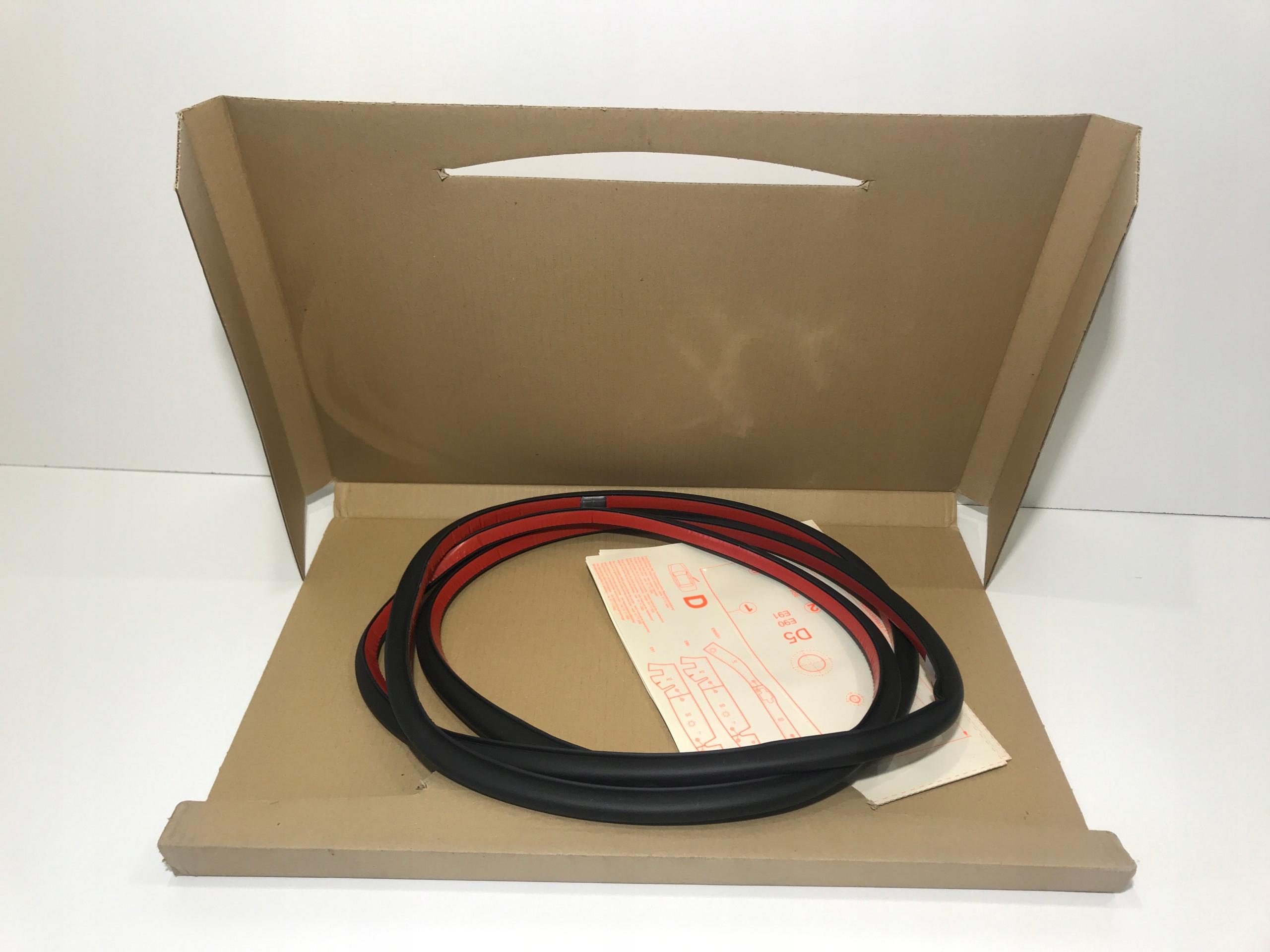 Уплотнитель двери зд л BMW E90 E90N 7060245