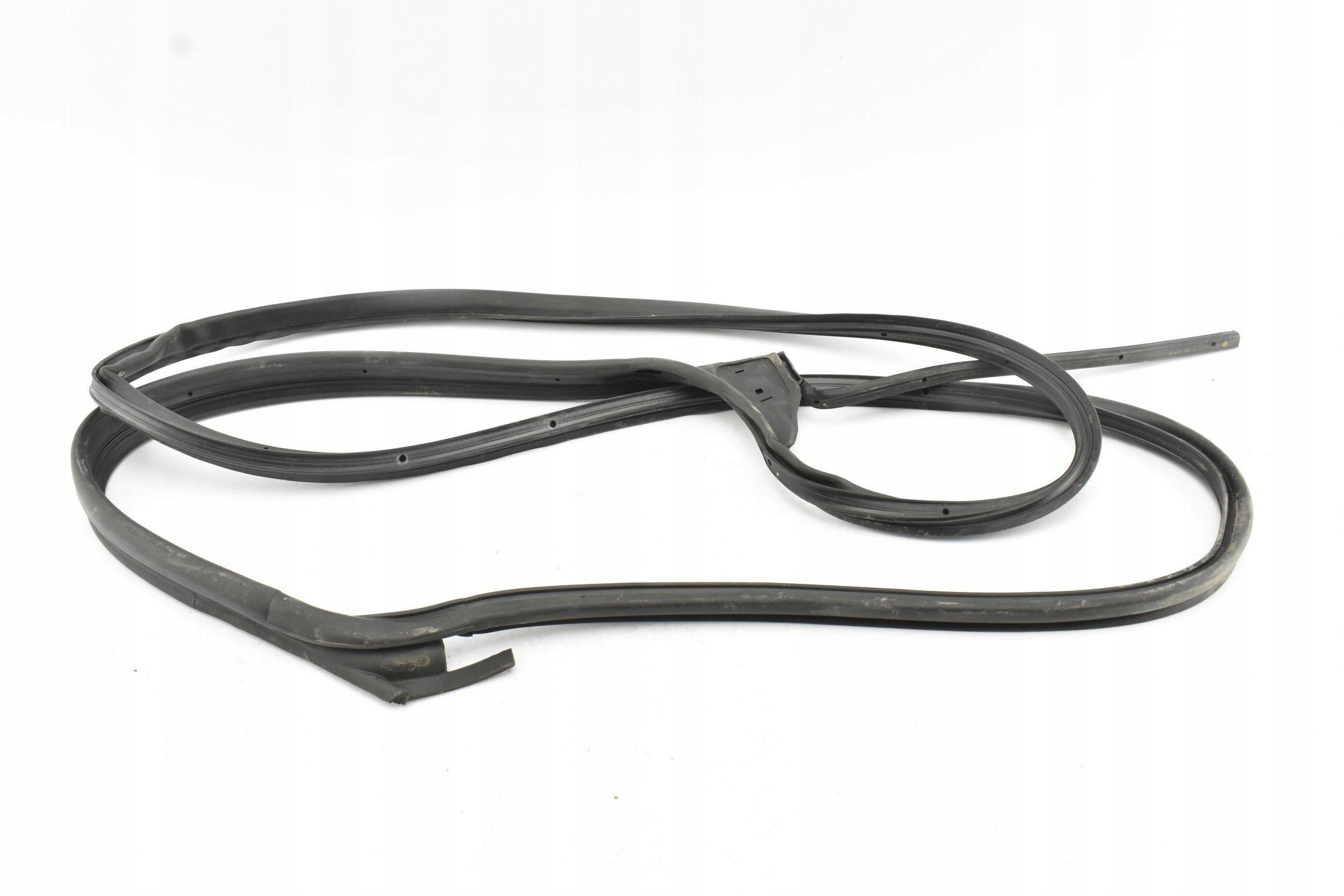 Уплотнитель двери задний левый 828316PA0A JUKE II F16