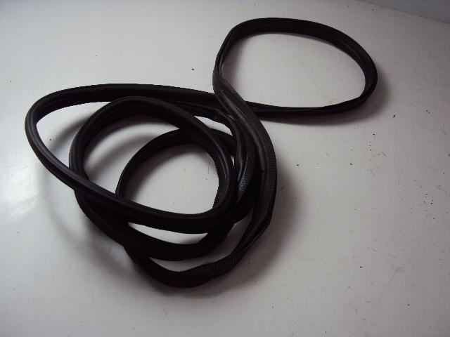 УЩІЛЬНЮВАЧ ЗАДНІХ ДВЕРЕЙ PEUGEOT EXPERT III 16-