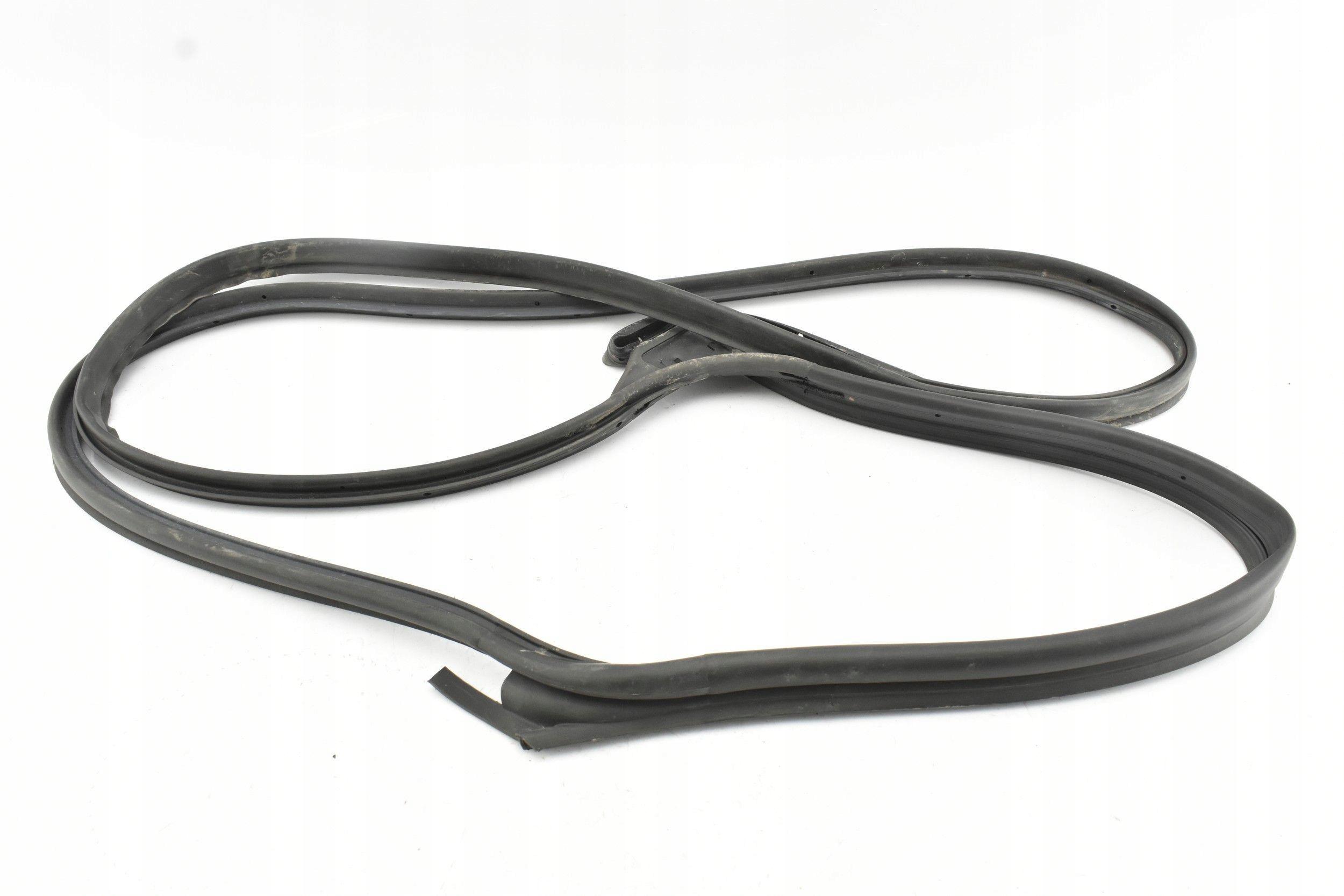 Ущільнювач дверей задній правий 828306PA0A JUKE II F16