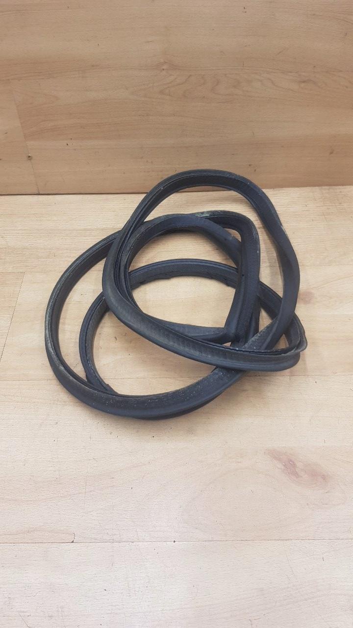 Прокладка кришки багажника AUDI A8 D2 LIFT SEDAN