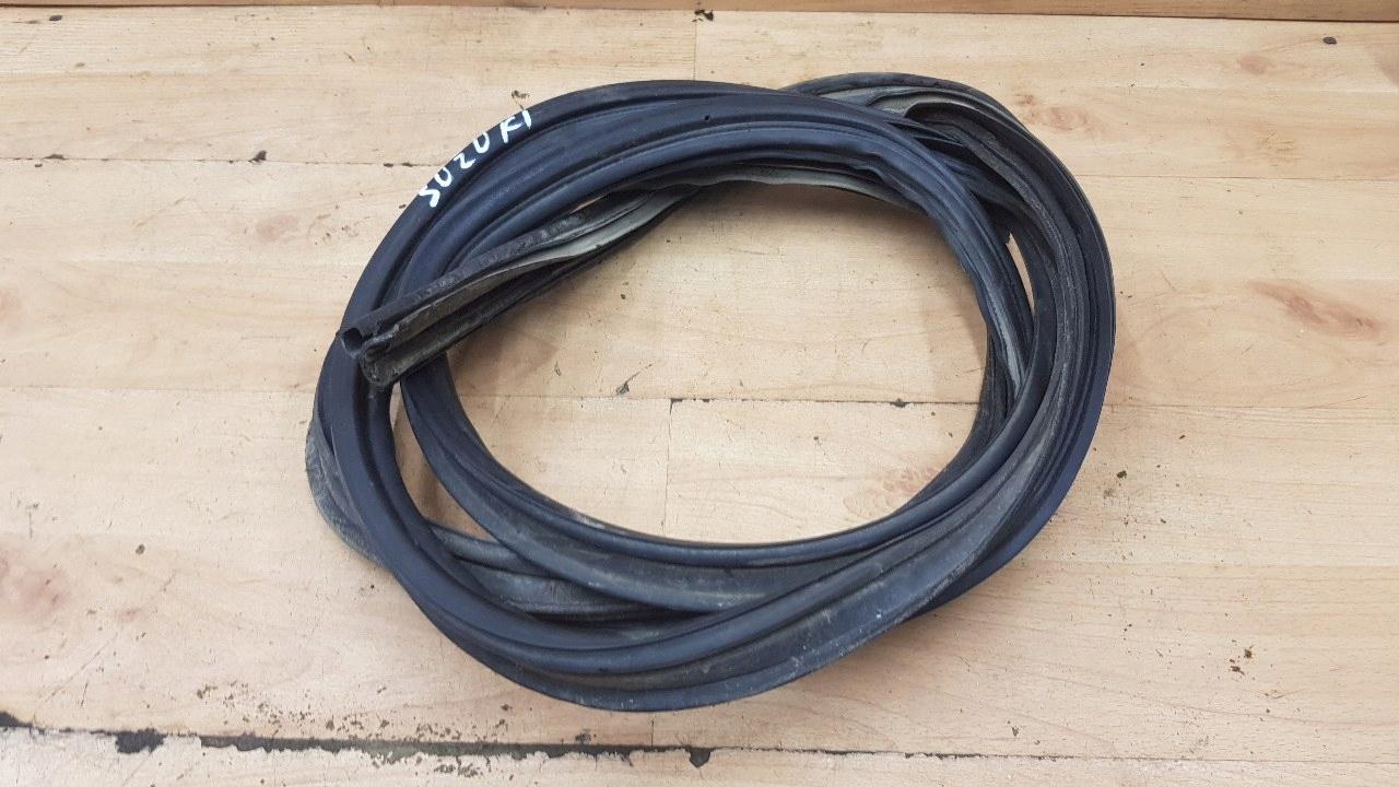 ПРОКЛАДКА КРИШКИ БАГАЖНИКА SUZUKI JIMNY III