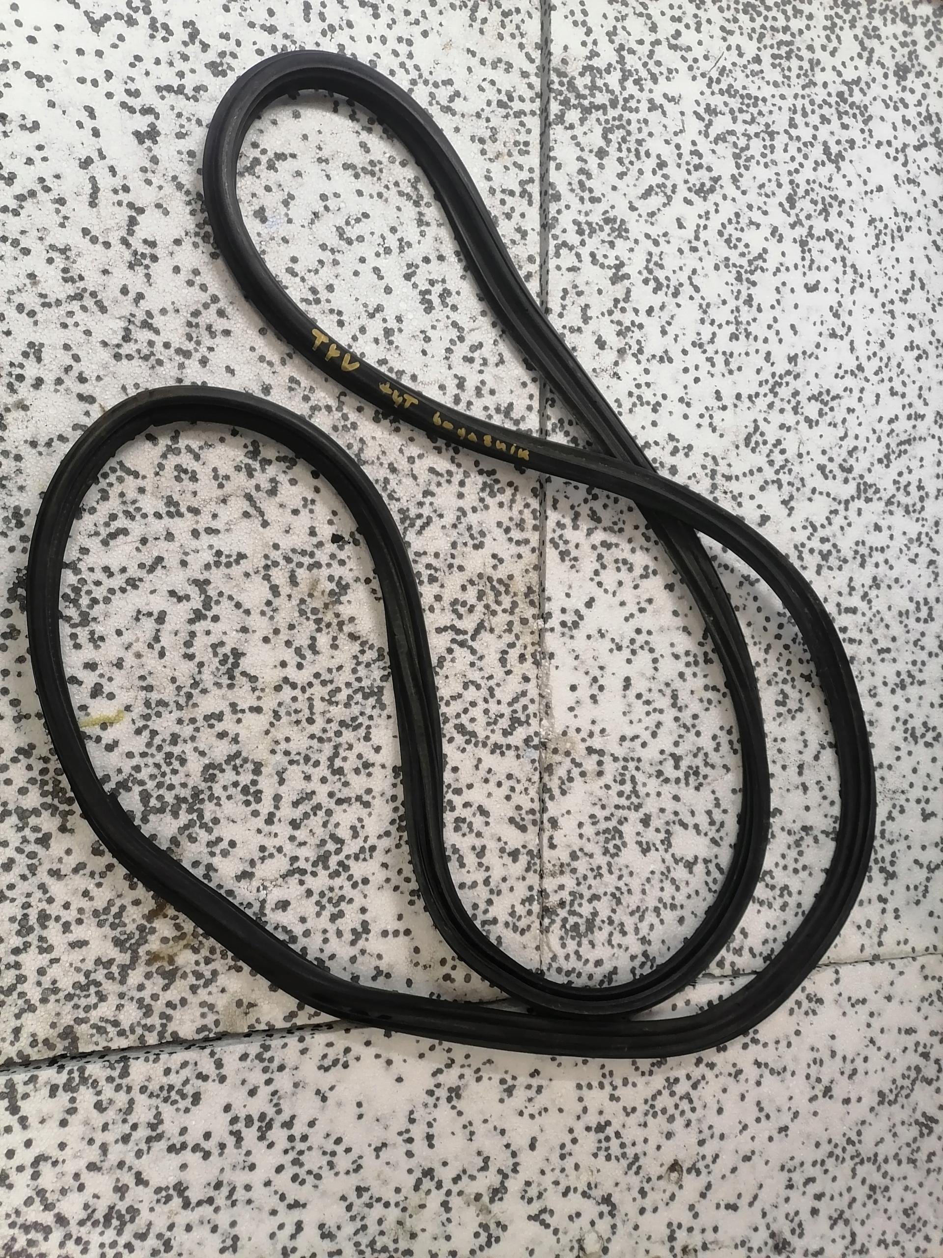 ПРОКЛАДКА КРЫШКИ БАГАЖНИКА TOYOTA YARIS VERSO