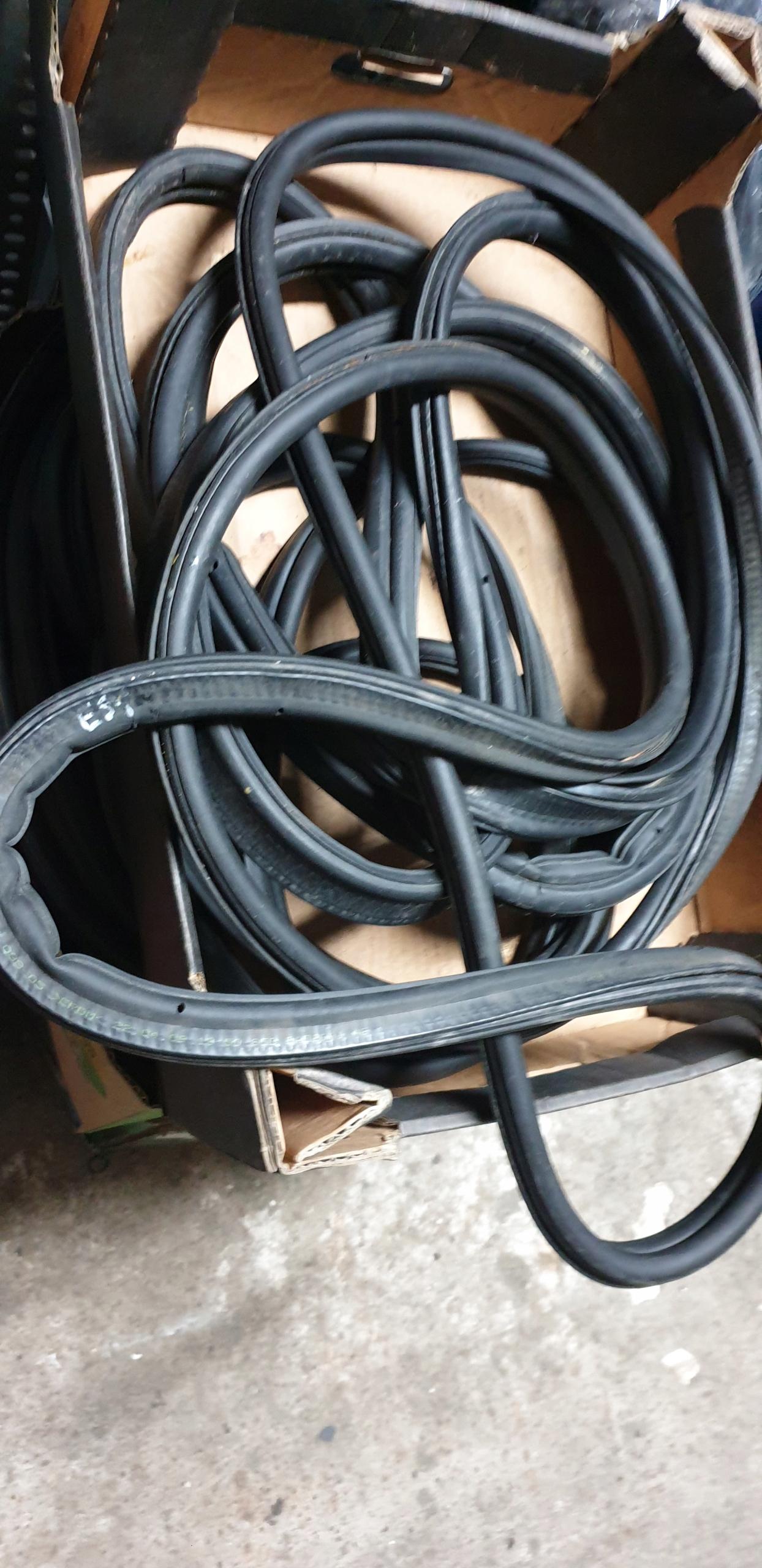 Прокладка крышки багажного отсека зд BMW 3 E91 7119038