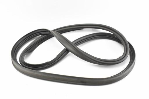 BMW X1 F48 15 - заднее уплотнение хвоста