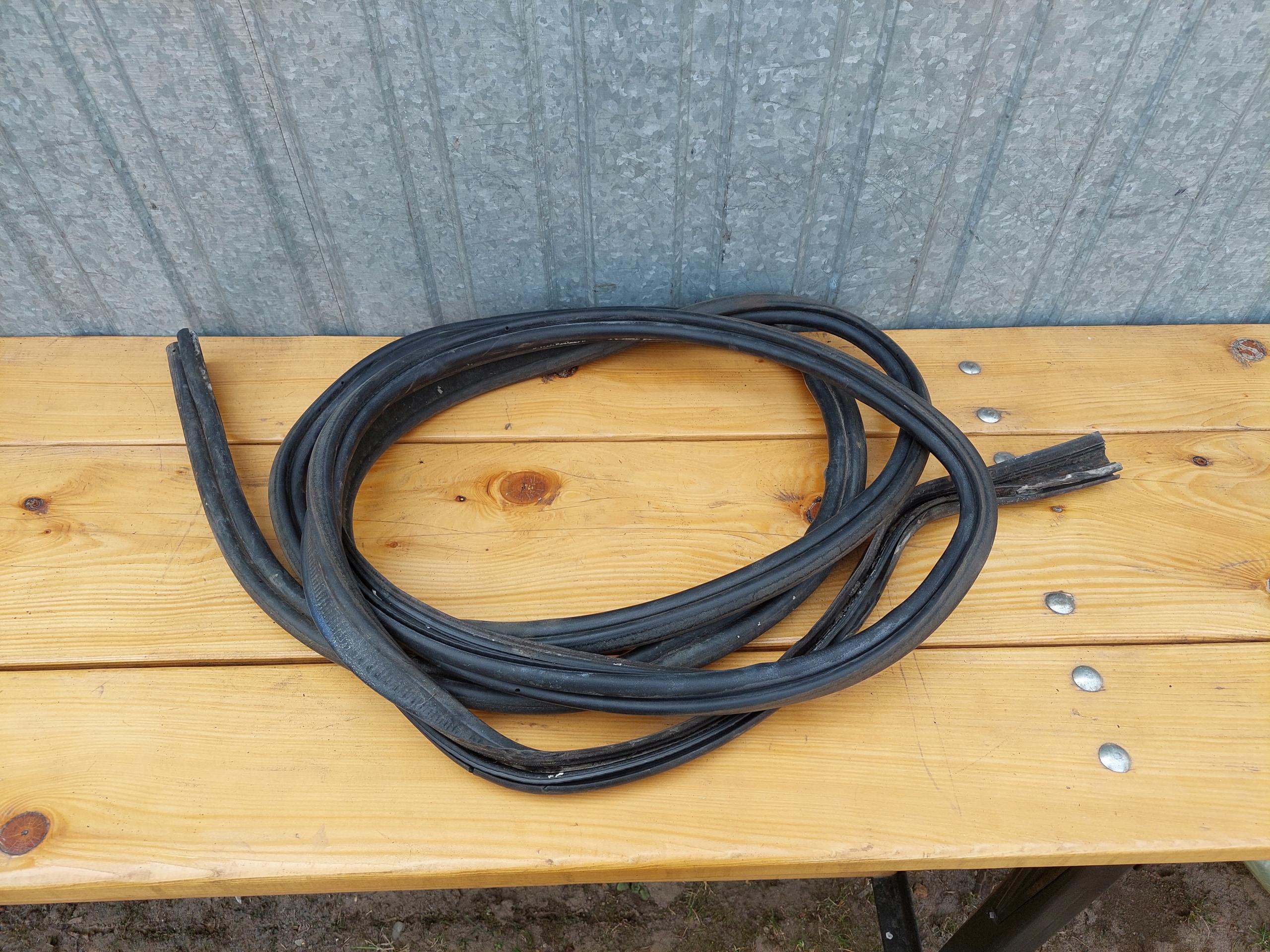 Прокладка крышки багажника VW T4