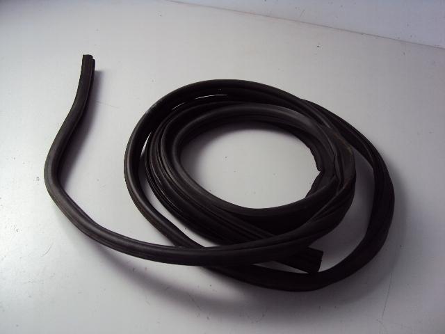 Прокладка закрылка задняя VW T5 MULTIVAN LIFT 2009-