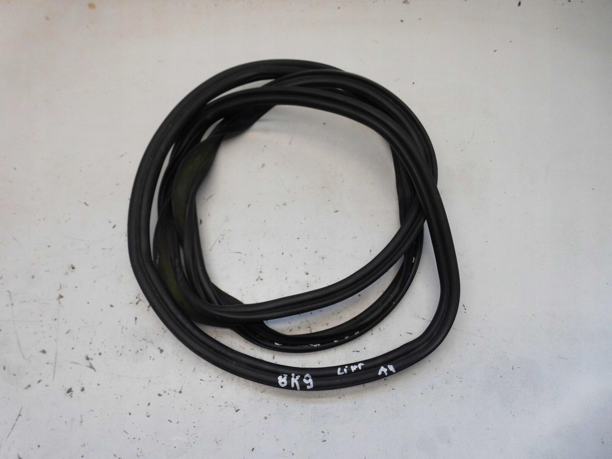 8K9 - Прокладка задней двери багажника AUDI A4 B8 универсал