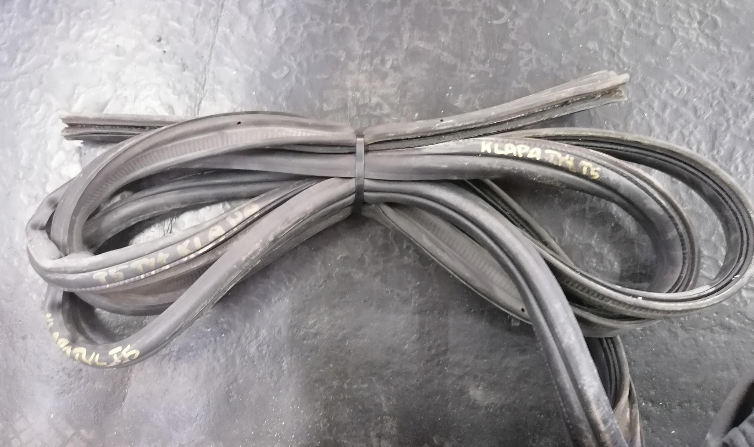 Прокладка крышки багажного отсека VOLKSWAGEN T5 LIFT FV