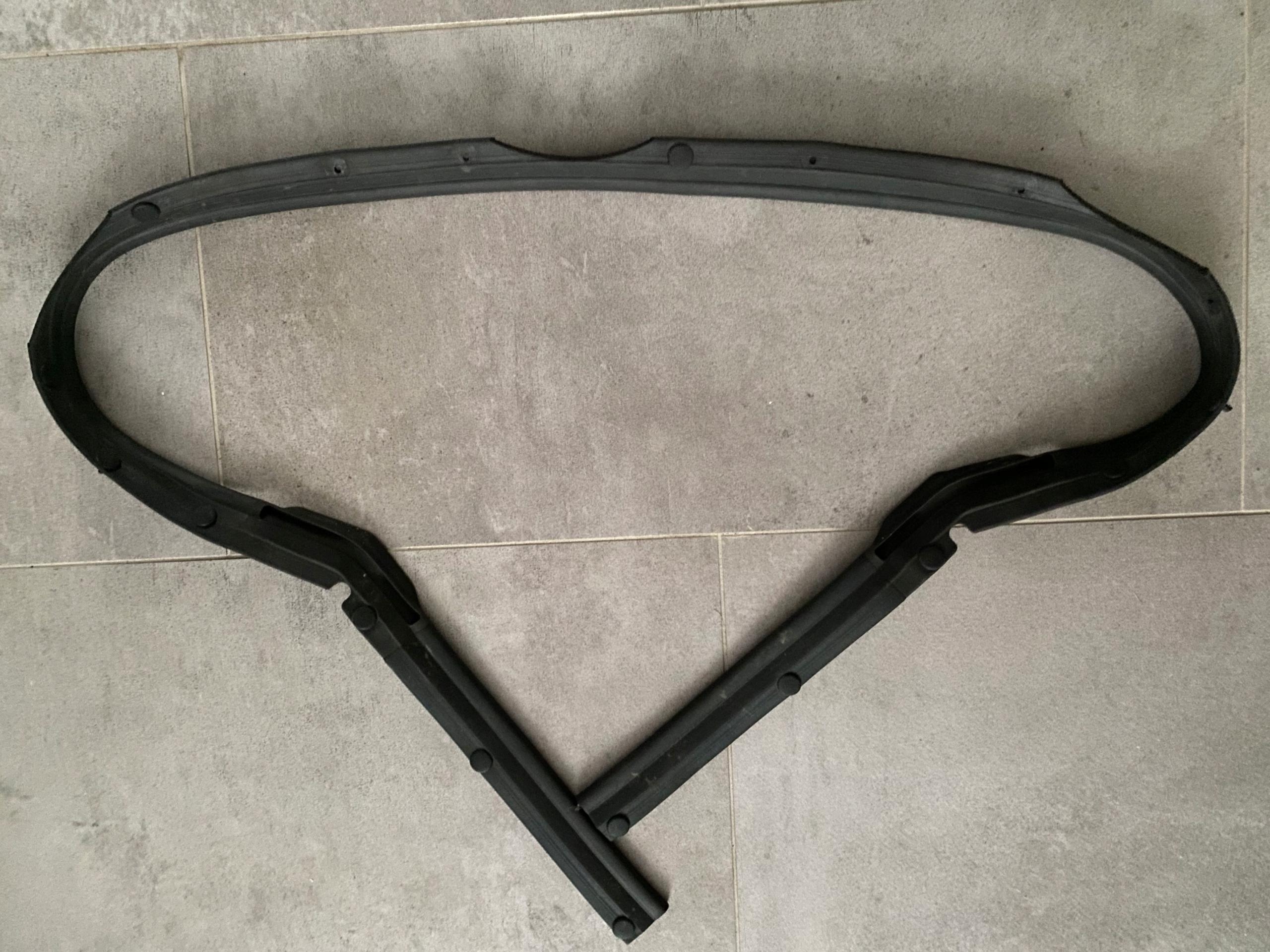 Прокладка капота Z3KP-V02 MAZDA CX3 CX-3