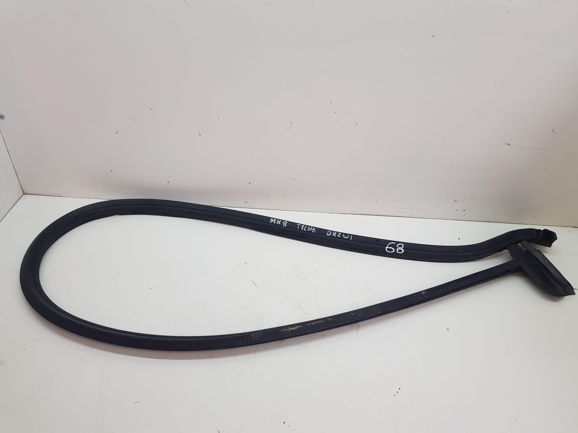 CJ54-S20708 - ВЕРТИКАЛЬНАЯ ПРОКЛАДКА ЗАДНЕЙ ДВЕРИ FORD TRANSIT MK8