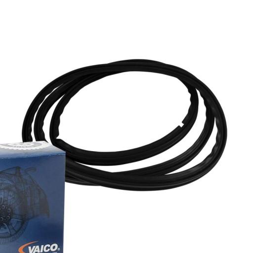 V30-1564 - Прокладка крышки багажника для MERCEDES 124 230 CE