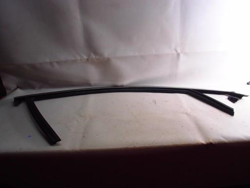 9815691480 - УЩІЛЬНЮВАЧ РАМКА ДВЕРІ ПРАВИЙ ПЕРЕДНІЙ CITROEN DS7