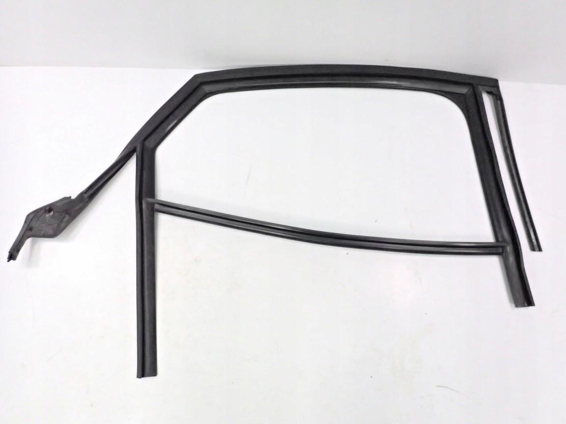 Ущільнювач дверної рами правий t 4H0839440 AUDI A8 D4