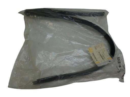 51728190632 - Уплотнитель стекла правой двери BMW E39