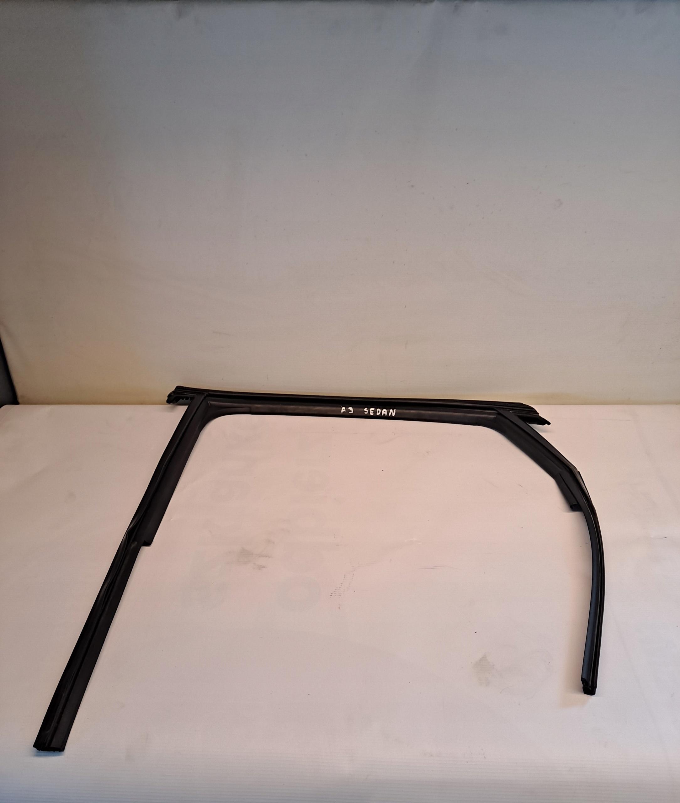 Уплотнитель стекла двери левый задний A3 8y 8Y5839431