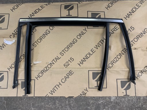 Уплотнитель стекла двери левый задний MERCEDES GLC W253 A2537350325