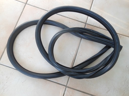 4215147 - УПЛОТНИТЕЛЬ ПЕРЕДНЕГО СТЕКЛА ДЛЯ WEDGE FSO 1500 FIAT 125 P