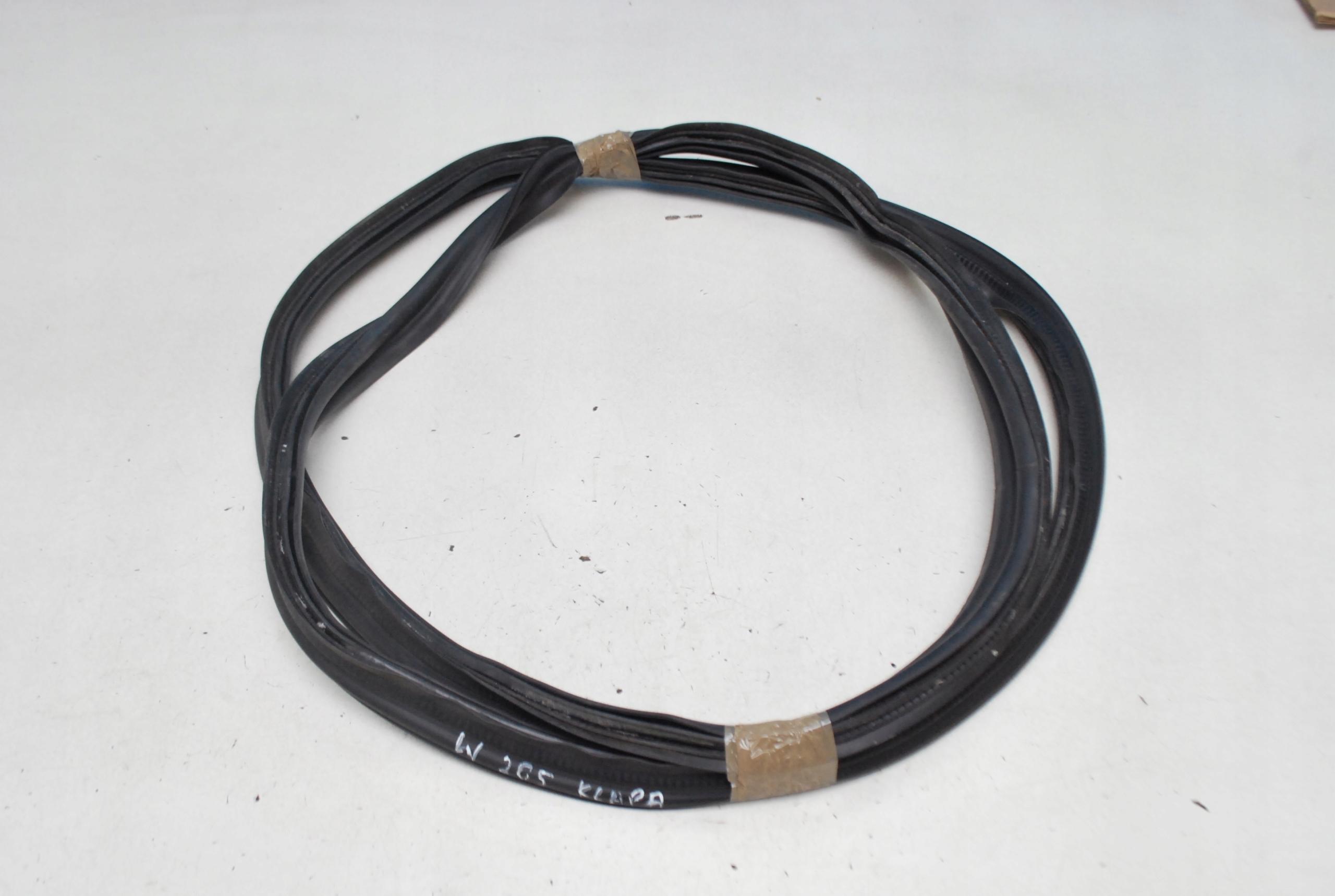 Прокладка крышки багажника MERCEDES W205 седан c-kl