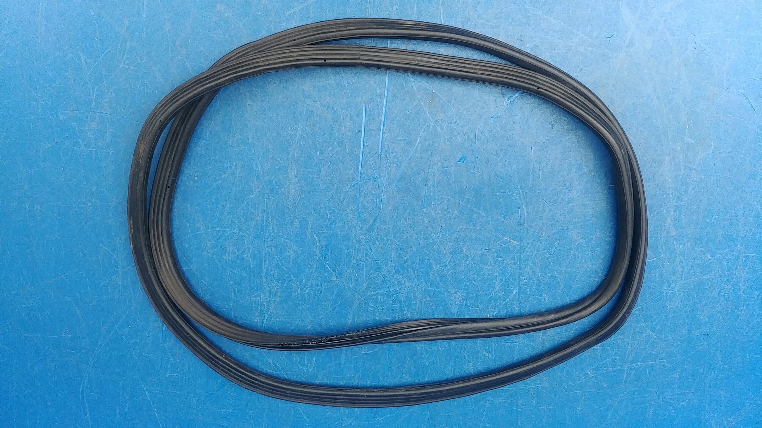 7P5827705D 7P5827705 - Прокладка крышки багажника Porsche Cayenne 7p5 958