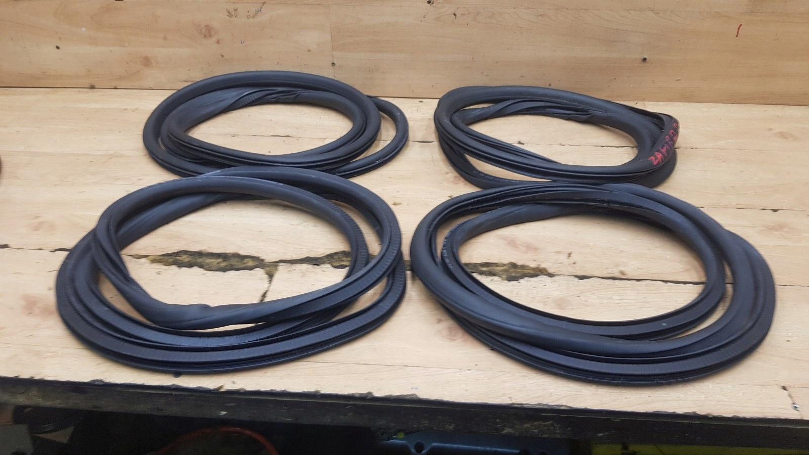 УЩІЛЬНЮВАЧІ ДВЕРЕЙ 4 ШТ. В КОМПЛЕКТІ OPEL ZAFIRA C LIFT